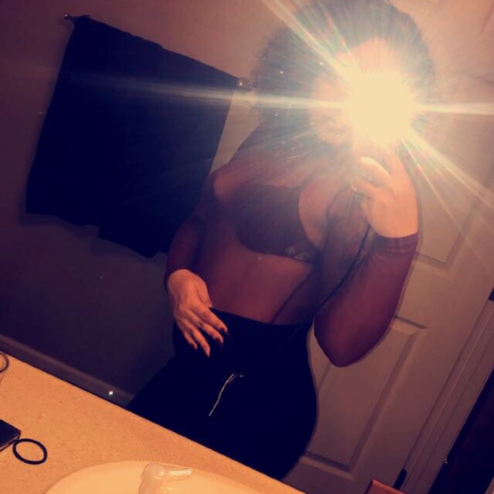 Meet your Posher, Dee